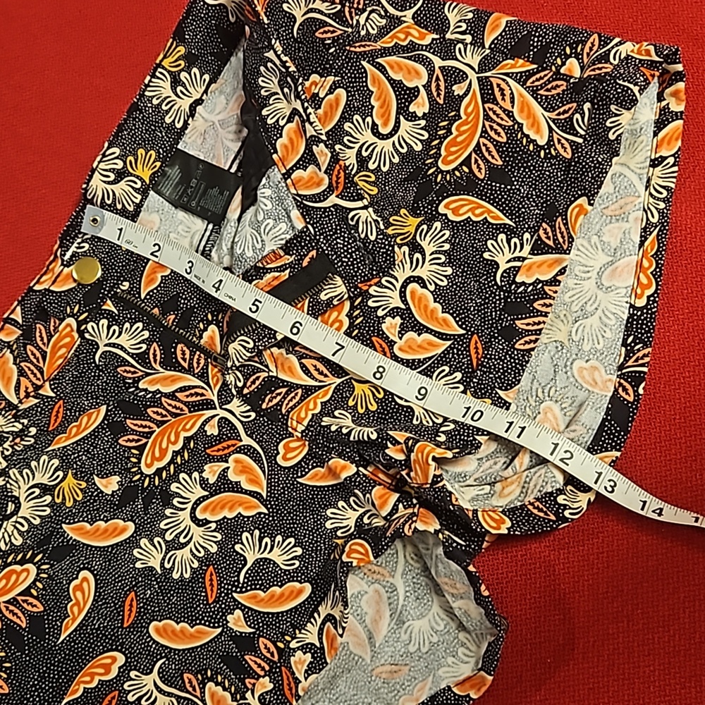 H and M floral leaf graphic print shorts size 12 faux cuff hem - Picture 6 of 8
